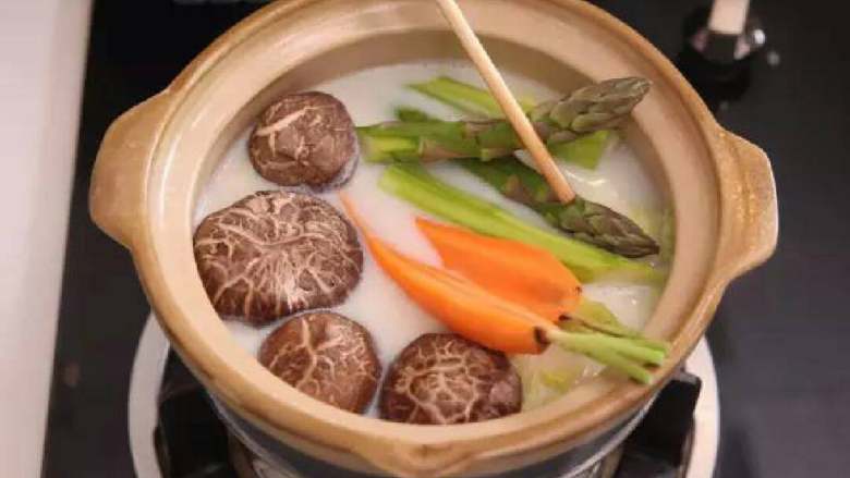 日式豆浆蔬菜锅