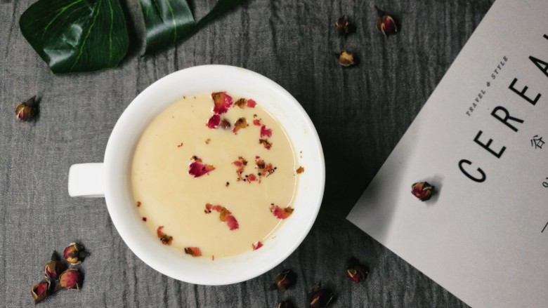 暖心饮品锅煮玫瑰奶茶