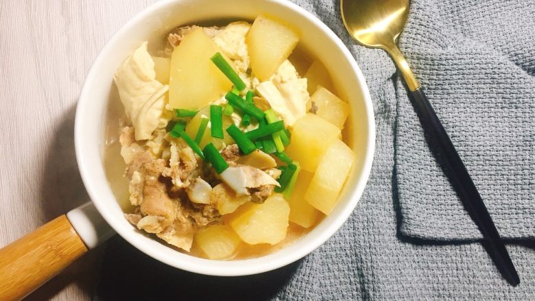 懒人料理双玉骨头萝卜汤