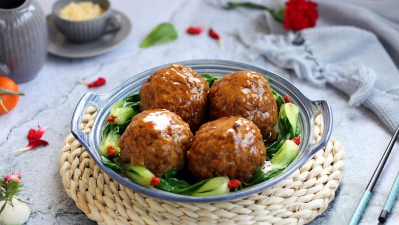 做年货团团圆圆年夜饭四喜丸子