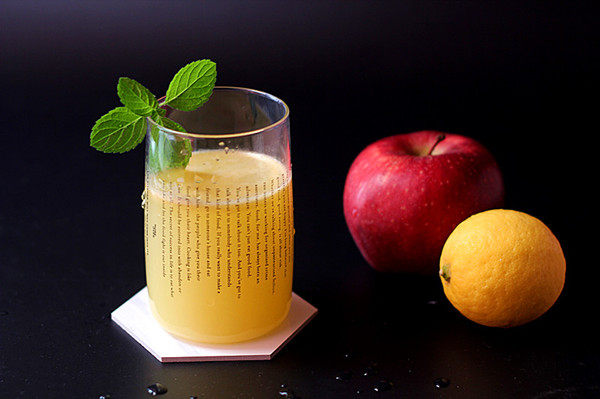 酸甜爽口的饮品柠檬苹果汁