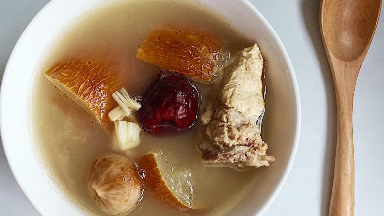 老黄瓜无花果排骨汤清热祛燥消脂瘦身