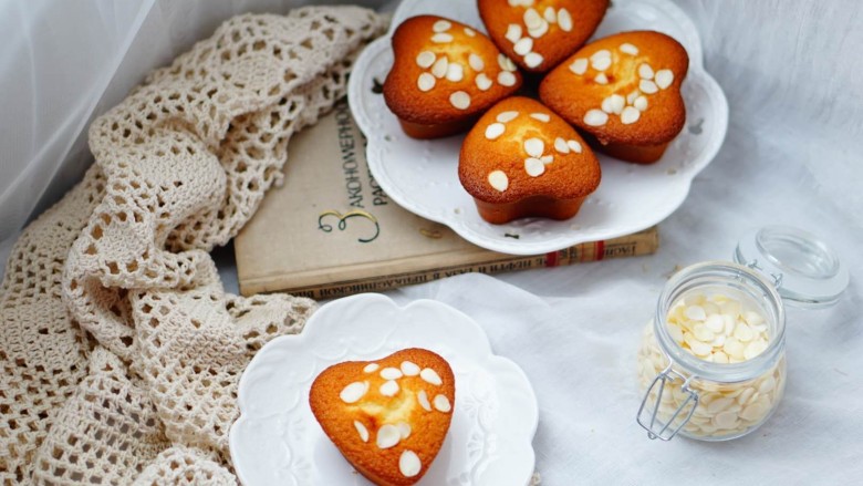 爱心杏仁片海绵蛋糕