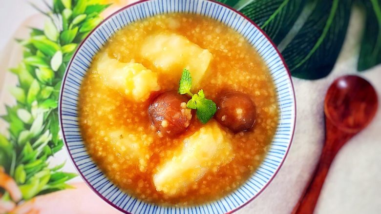 电饭煲安神健脾养胃の白薯桂圆红糖小米粥