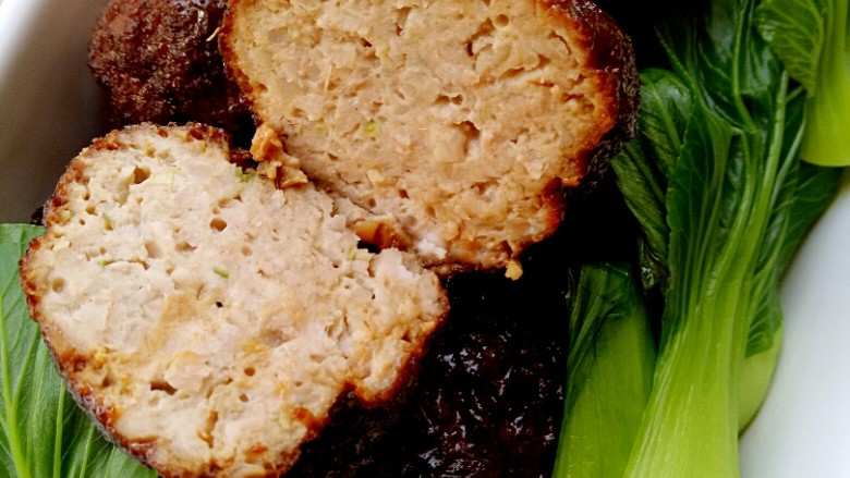 独家红烧狮子头四喜丸子配方