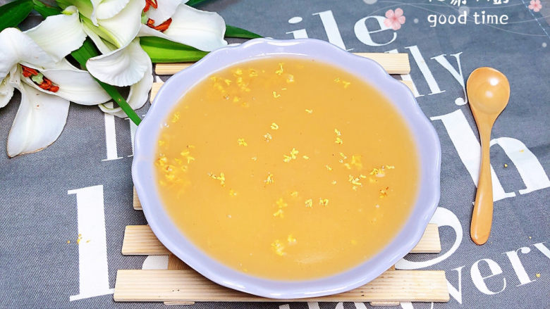 冬日暖心菜白果莲藕银耳汤健脾养颜