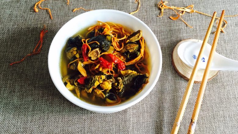 菌类料理虫草花炖乌鸡