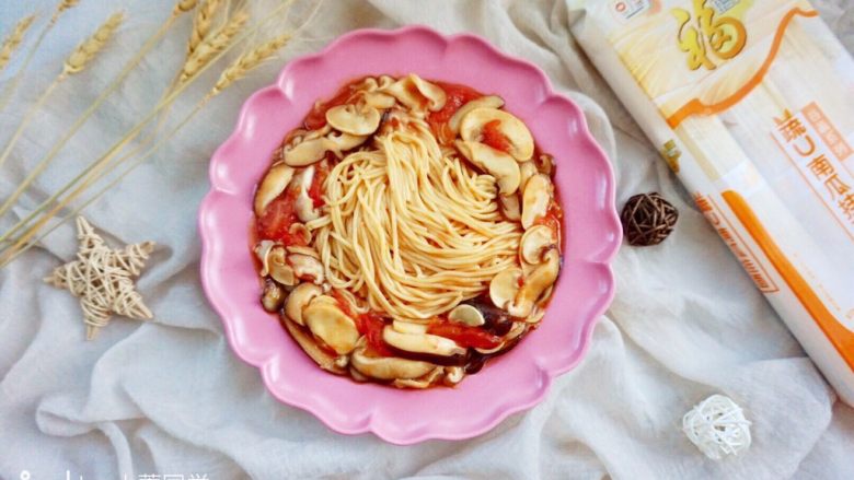 蚝油双菇拌面一碗面条