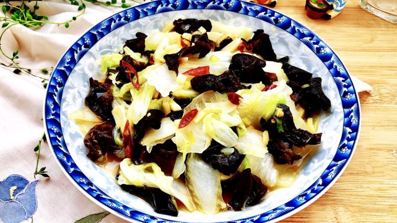 黑白配小清新木耳清炒大白菜