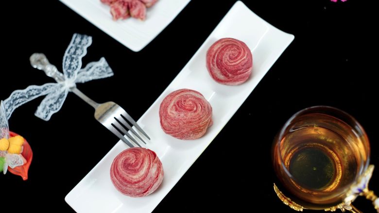 抹茶蛋黄酥紫薯蛋黄酥