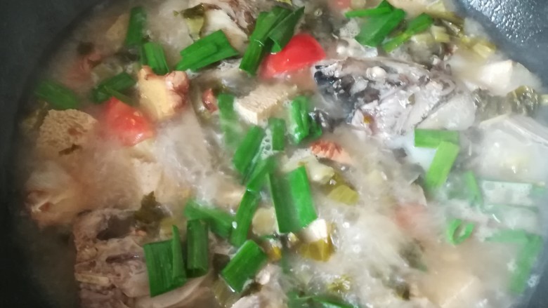 一学就会的酸爽可口驱寒暖胃的酸菜鱼头汤