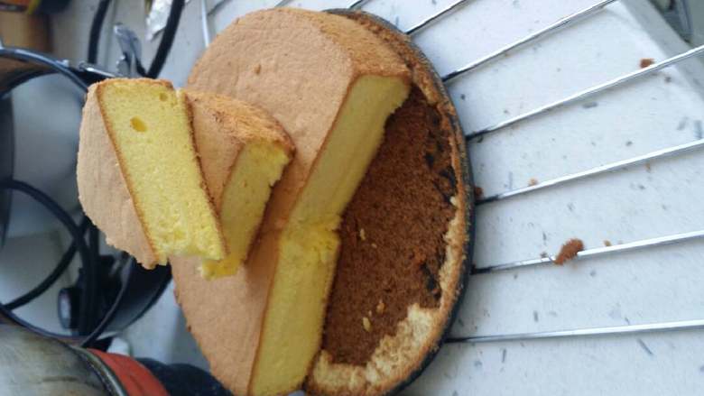 家庭烤箱自制戚风蛋糕