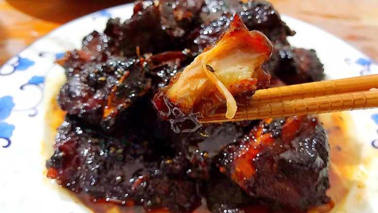 家宴必备超级好味道的红烧黑芝麻小肋排