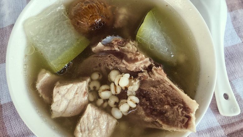 冬瓜薏米猪骨汤利尿祛湿、美容瘦身、消除水肿