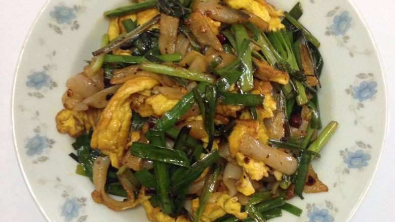 鸡蛋韭菜炒河粉