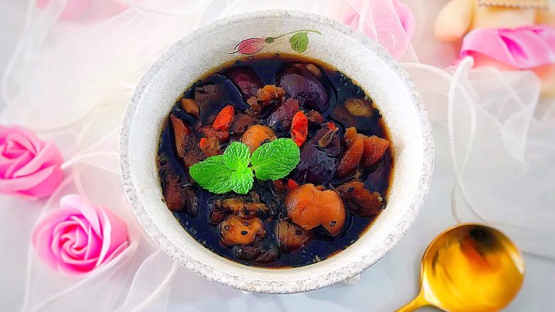 冬喝暖饮夏吃冰养生养颜之气血双补女人汤