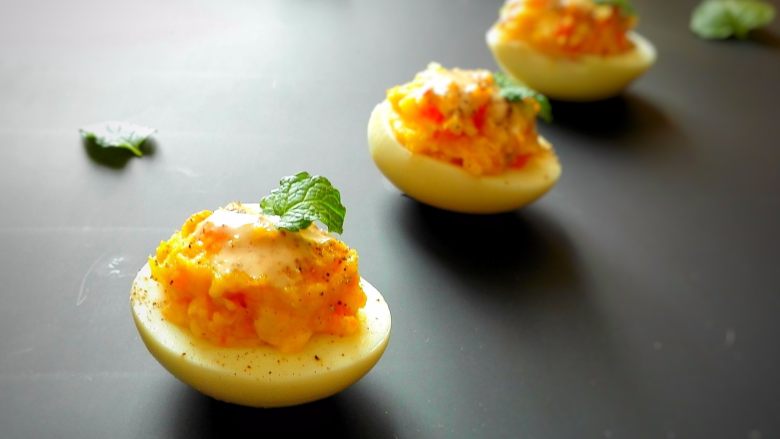 万能的土豆焙煎芝麻鸡蛋沙拉杯