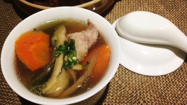 电饭煲霸王花蜜枣梨子红萝卜煲瘦肉