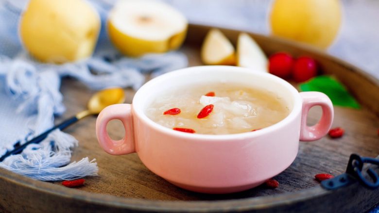 美容养颜润肺止咳冰糖银耳炖雪梨