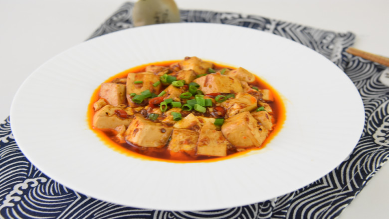 养生菜谱红烧豆腐做法汤汁浓郁好下饭