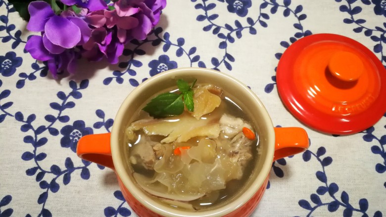 一碗汤海底椰龙骨煲鳄鱼肉