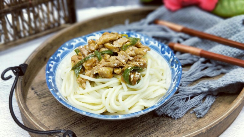 劳动最光荣青椒肉丝打卤面