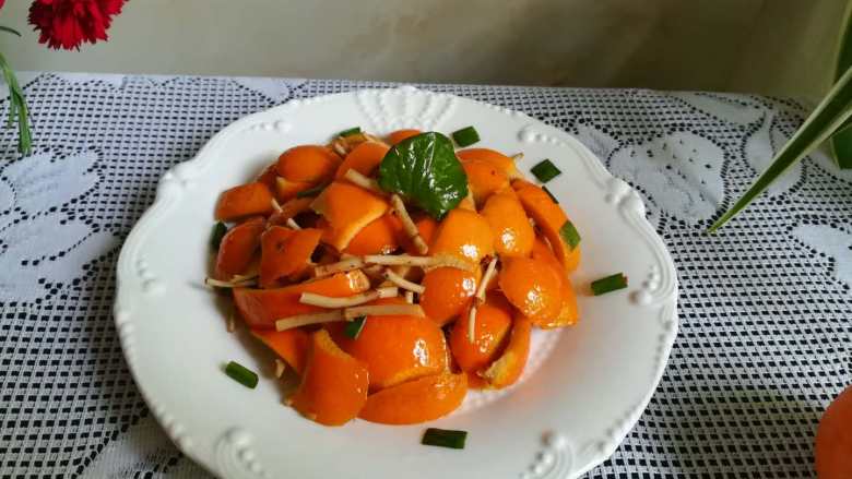 时令菜清香开胃的折耳根凉拌橙皮