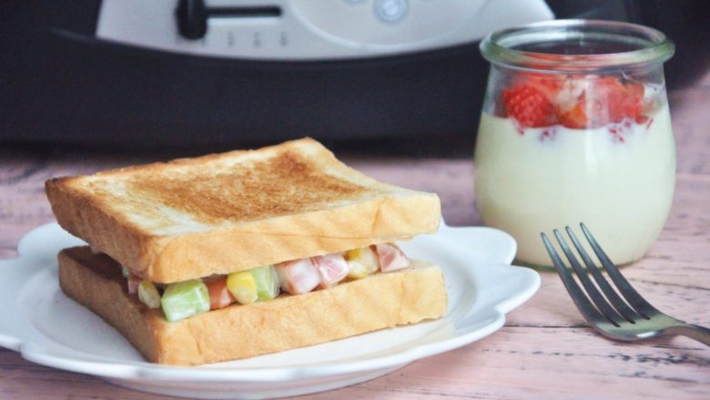 玉米沙拉三明治