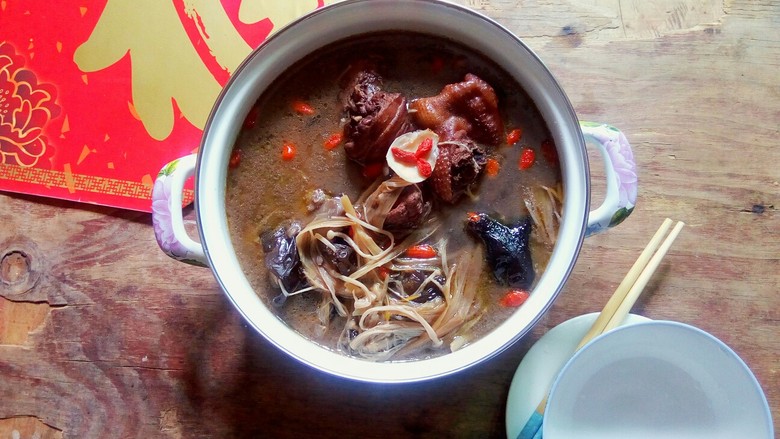 冬日暖心菜鸡菇营养汤锅