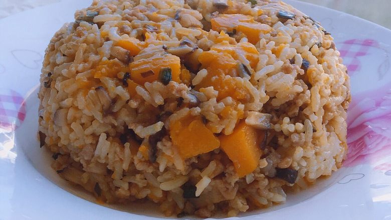 电饭煲南瓜香菇肉末焖饭