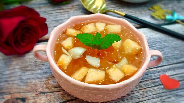 美容养颜蜜瓜桃胶百合银甜汤