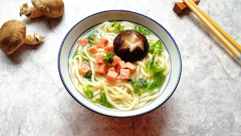 冬日暖心菜香菇鸡汤面
