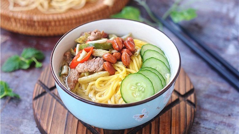 拯救夏天没胃口——酸豆角胡萝卜面