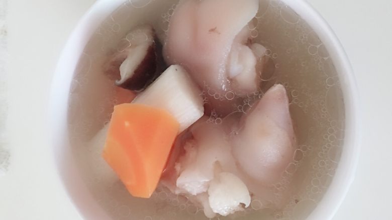 胡萝卜淮山药猪蹄汤