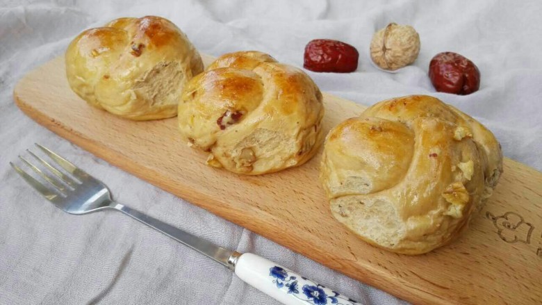 甜味红糖红枣核桃面包