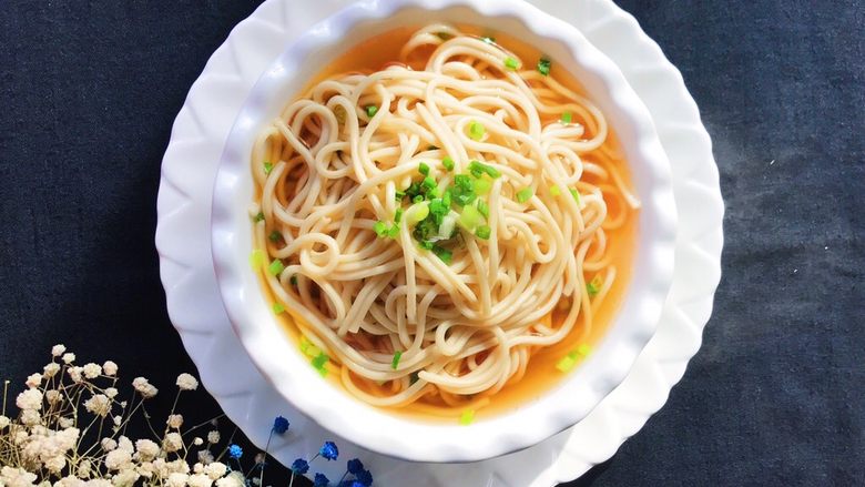 一碗面条清汤寡水阳春面