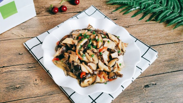 一人食香菇肉片盖浇饭