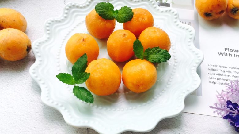 一起吃枇杷巧剥枇杷