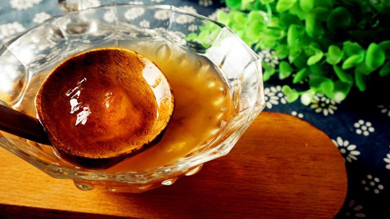 桃胶百合红枣汤