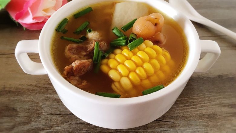 午餐白萝卜玉米排骨汤