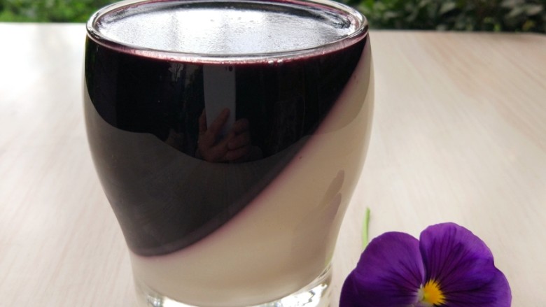 桑椹纯酸奶慕斯杯