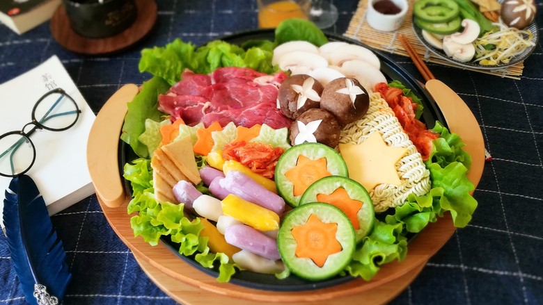 冬日佳节暖心韩式部队火锅附详细蔬菜刻花处理步骤