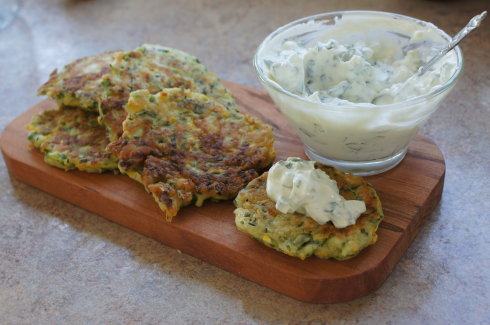 西葫芦塌饼的新吃法附送清新希腊酸奶黄瓜酱秘方