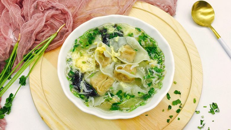 咸味地方特色海鲜汤小云吞