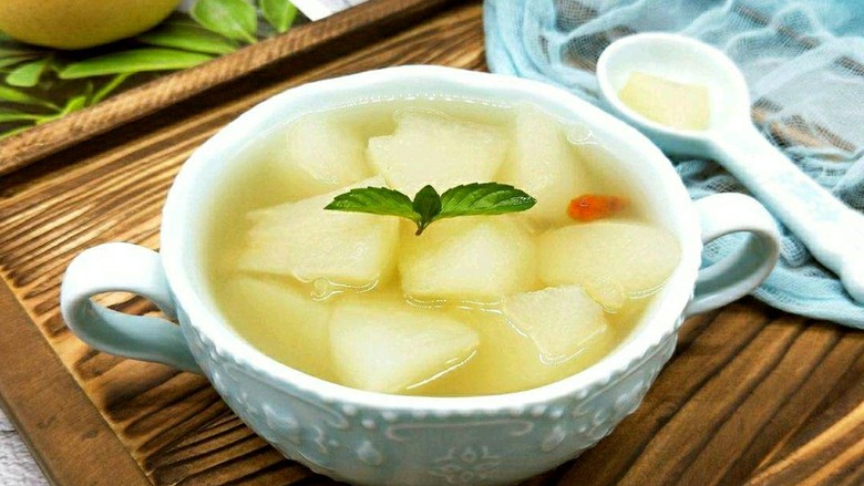 润肺滋养甜汤不一样的自制冰糖雪梨