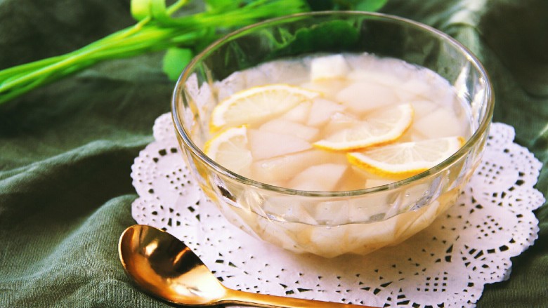 冬喝暖饮夏吃冰冰糖雪梨柠檬饮