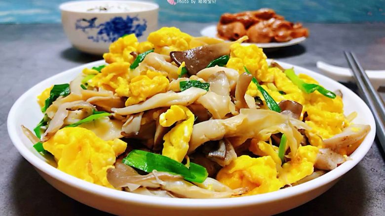 冬日暖心菜平菇炒鸡蛋