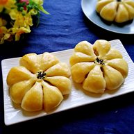 莲蓉馅花朵面包