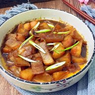 五花肉酱焖萝卜