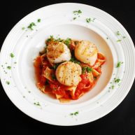 茄汁意面配嫩煎带子